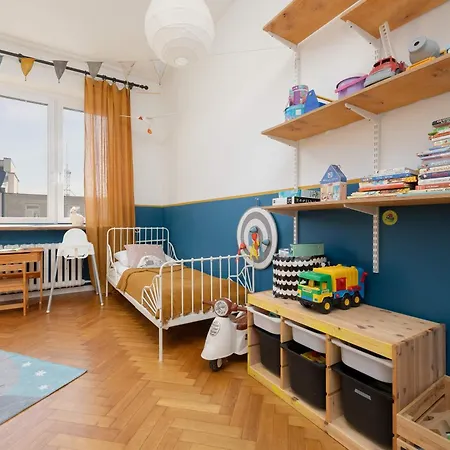 Family In Old Mokotow With Children's By Renters 公寓