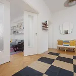Family In Old Mokotow With Children's By Renters وارسو
