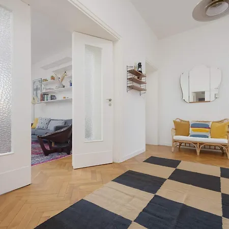 Family In Old Mokotow With Children's By Renters Βαρσοβία