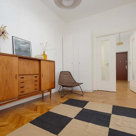 Family In Old Mokotow With Children's By Renters * Varšava