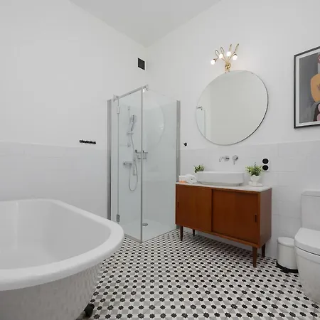 Family In Old Mokotow With Children's By Renters Varšava