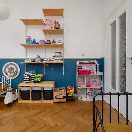 Family In Old Mokotow With Children's By Renters *